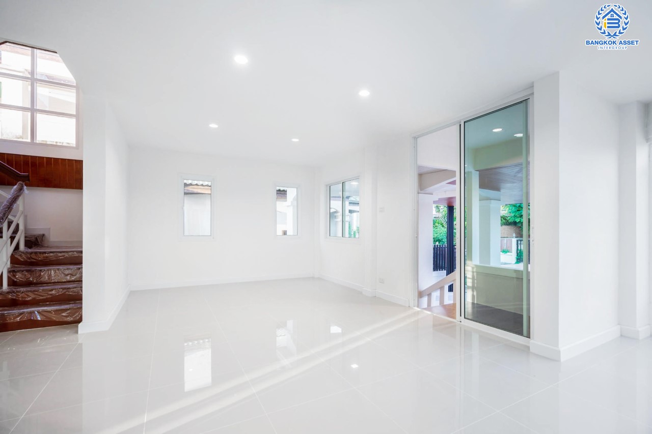 บ้านมือสองตกแต่งใหม่ ม.เศรณีวิลล่า บางใหญ่-กาญจนาภิเษก (บ้านกล้วย-ไทรน้อย) พร้อมทุกการเข้าอยู่ เนื้อที่ 50 ตร.ว. ฟังก์ชันพร้อม 3 ห้องนอน 3 ห้องน้ำ จอดรถได้ 2 คัน บนทำเลคุณภาพ! เชื่อมต่อ ถ.กาญจนาภิเษก ใกล้เซ็นทรัลเวสต์เกต และ รถไฟฟ้า "สถานีคลองบางไผ่"